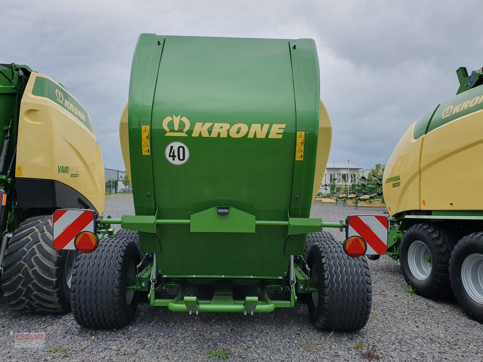 Rundballenpresse van het type Krone Comprima V 180 XC, Neumaschine in Kirkel-Altstadt (Foto 4)