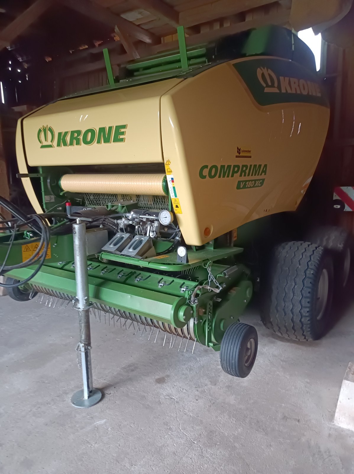 Rundballenpresse van het type Krone Comprima V 180 XC, Gebrauchtmaschine in Fladungen (Foto 1)