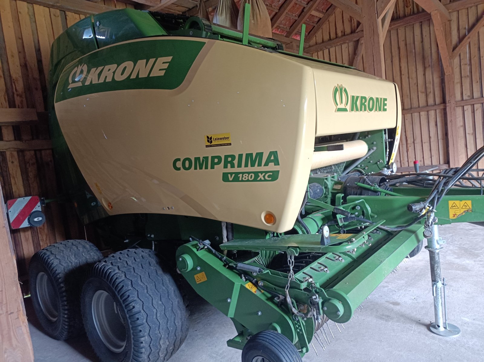 Rundballenpresse tip Krone Comprima V 180 XC, Gebrauchtmaschine in Fladungen (Poză 2)