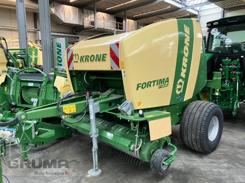 Rundballenpresse of the type Krone Fortima F 1250 MC, Neumaschine in Friedberg-Derching (Picture 1)