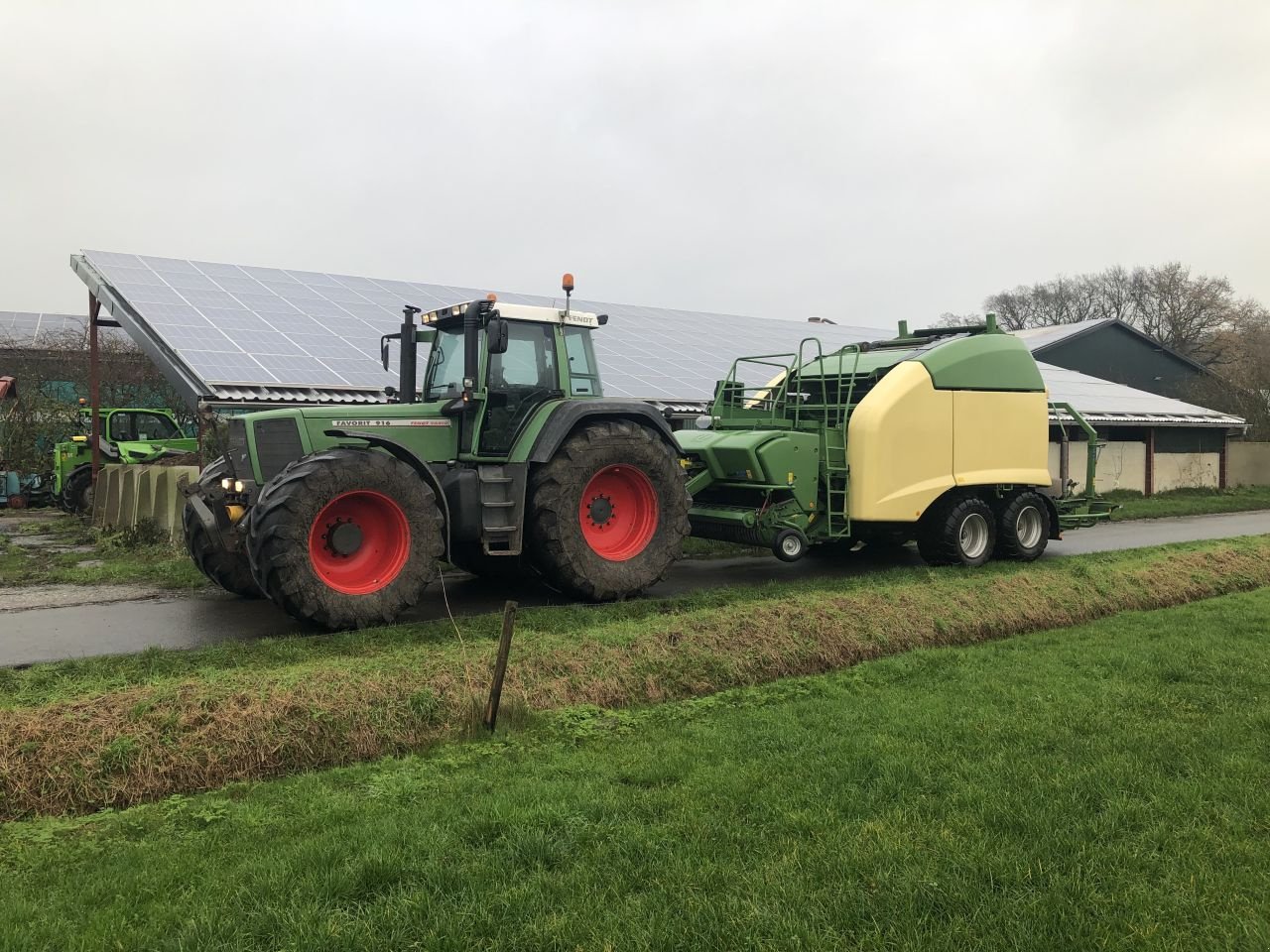 Rundballenpresse des Typs Krone Ultima CF 155 XC, Gebrauchtmaschine in Leusden (Bild 2)