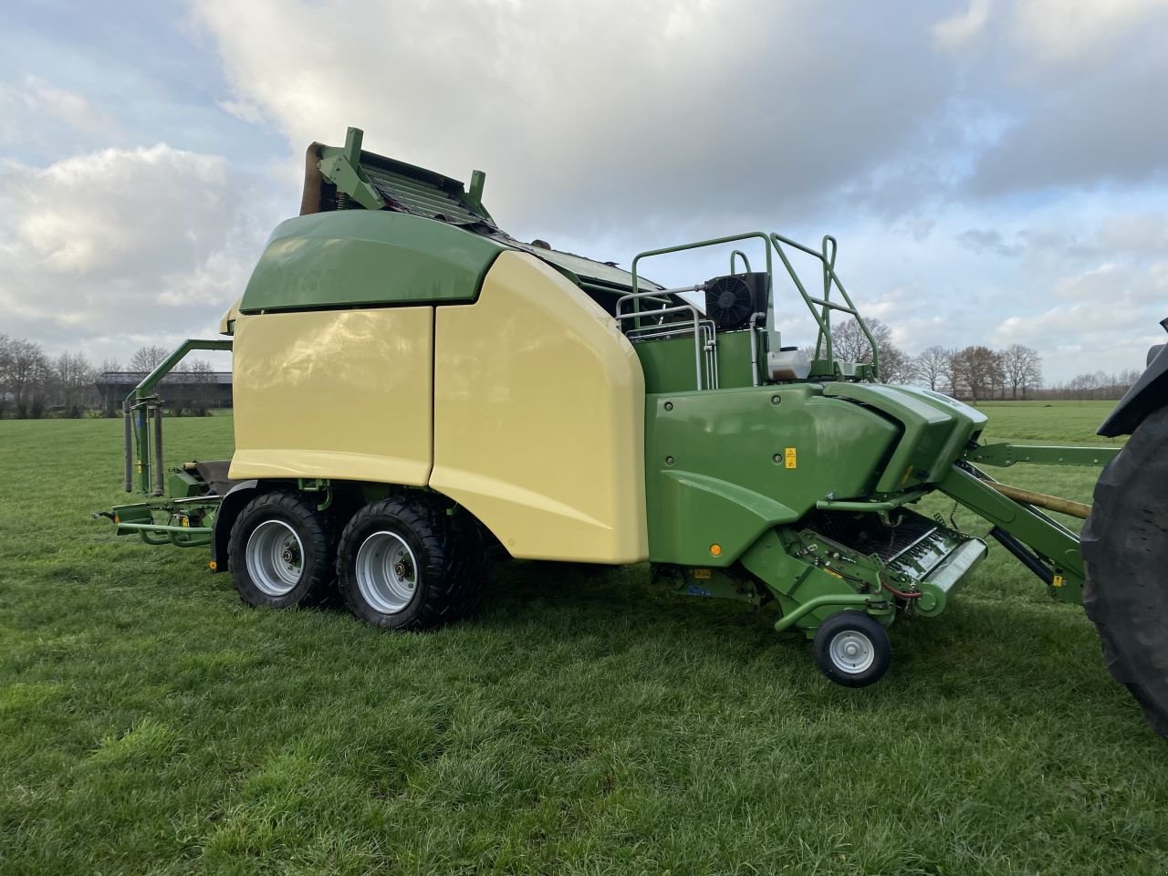 Rundballenpresse tip Krone Ultima CF 155 XC, Gebrauchtmaschine in Leusden (Poză 4)