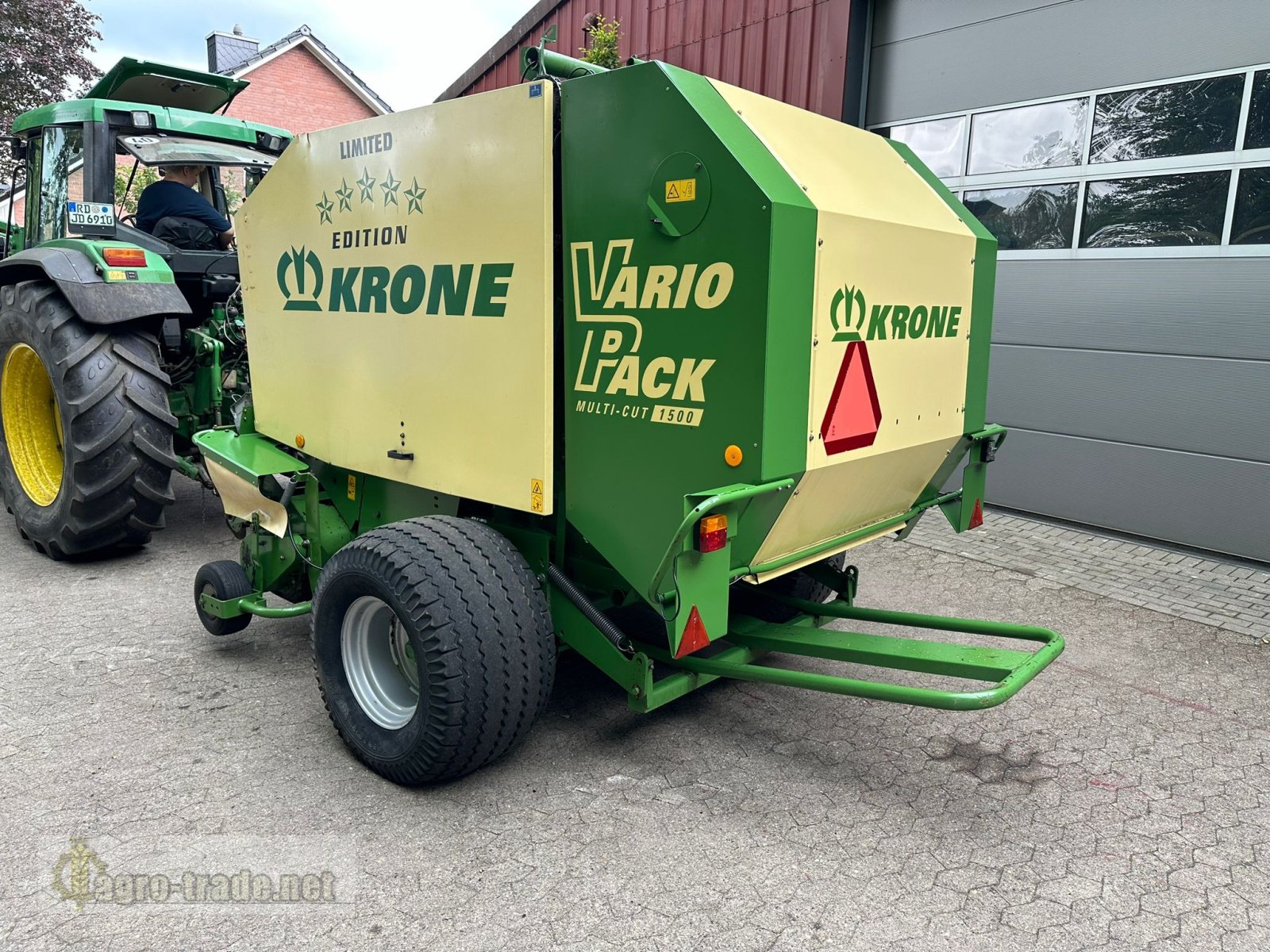 Rundballenpresse del tipo Krone Vario Pack 1500 MC, Gebrauchtmaschine In Ellerdorf (Immagine 1)