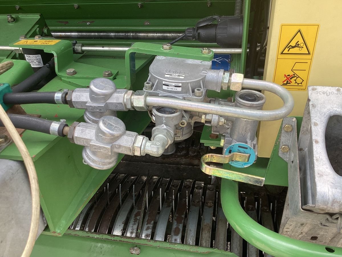 Rundballenpresse del tipo Krone VarioPack V1500MC, Gebrauchtmaschine en Micheldorf / OÖ (Imagen 13)