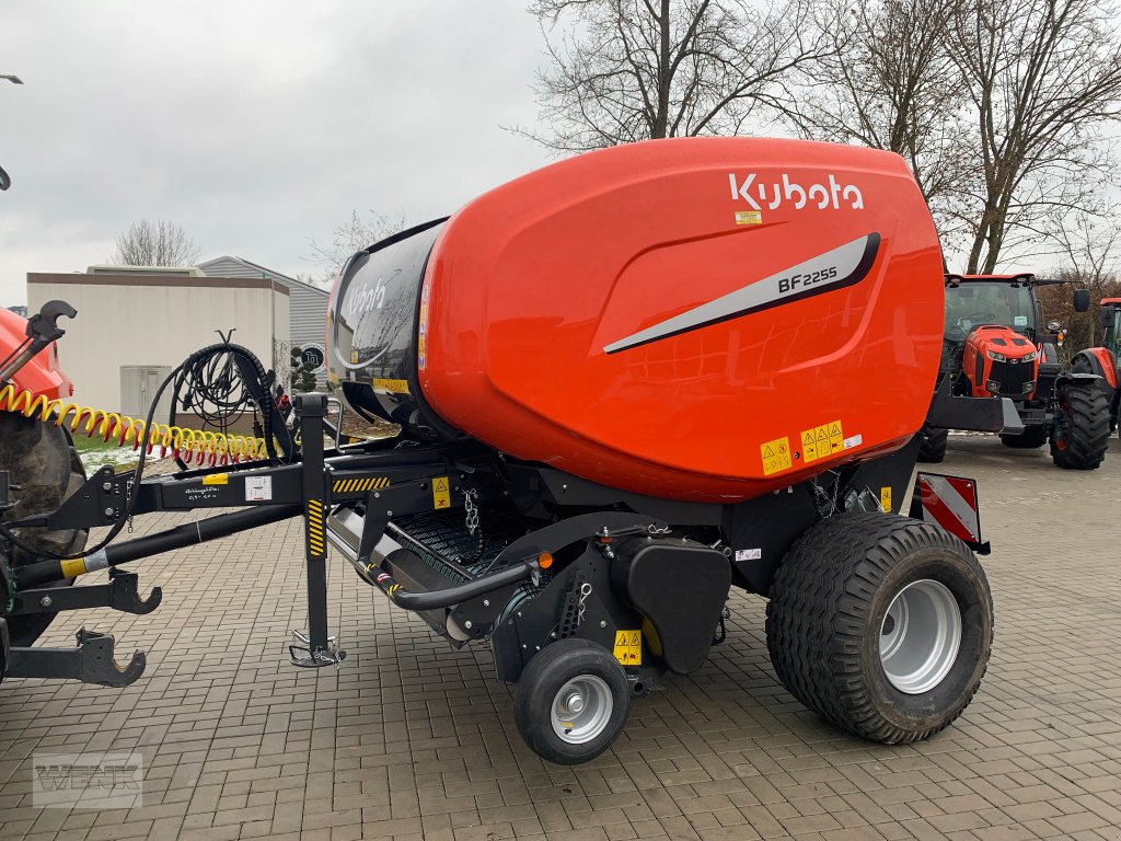 Rundballenpresse des Typs Kubota BF 2255 SC-14, Neumaschine in Steinach (Bild 2)