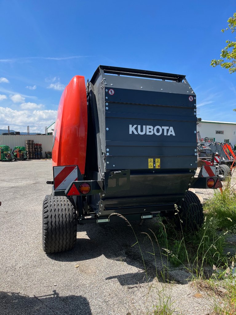 Rundballenpresse des Typs Kubota BV 4160, Gebrauchtmaschine in VERNOUX EN VIVARAIS (Bild 2)