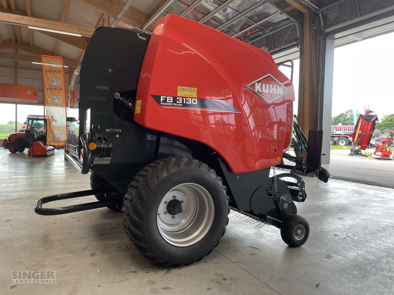 Rundballenpresse of the type Kuhn FB 3130 OC-14 Druckluftbremse, Neumaschine in Ebenhofen (Picture 4)