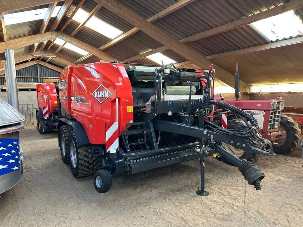 Rundballenpresse del tipo Kuhn FBP 3135, Gebrauchtmaschine In BENNEKOM (Immagine 1)