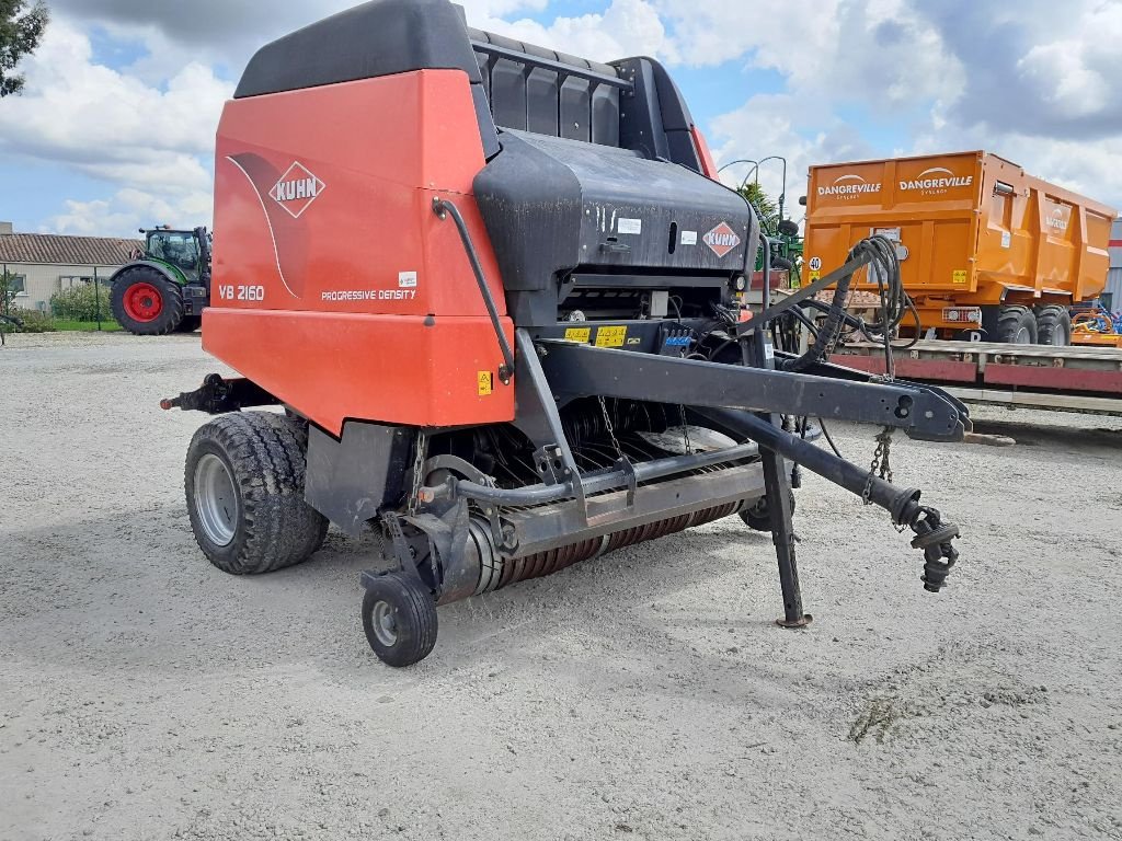 Rundballenpresse van het type Kuhn VB 2160 OC 14, Gebrauchtmaschine in STE GEMME LA PLAINE (Foto 7)