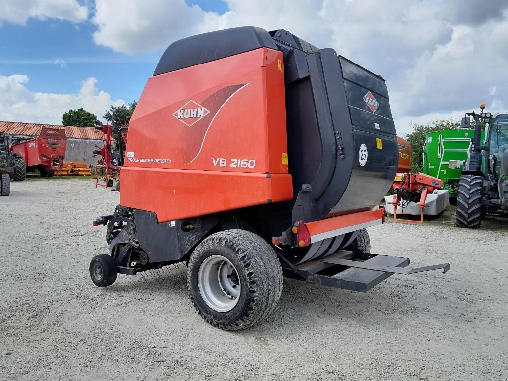 Rundballenpresse van het type Kuhn VB 2160 OC 14, Gebrauchtmaschine in STE GEMME LA PLAINE (Foto 4)