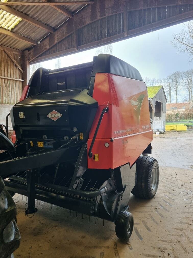 Rundballenpresse del tipo Kuhn VB 2160, Gebrauchtmaschine In Neufchâtel-en-Bray (Immagine 2)