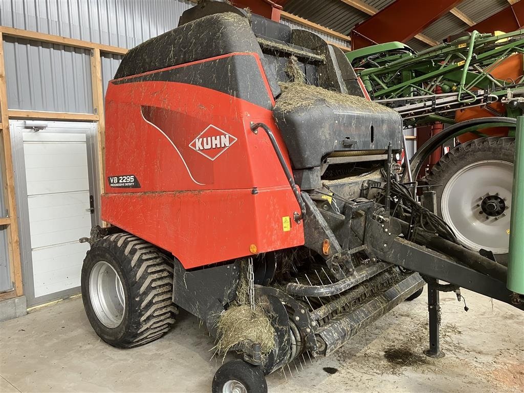 Rundballenpresse tip Kuhn VB 2295, Gebrauchtmaschine in Roskilde (Poză 1)