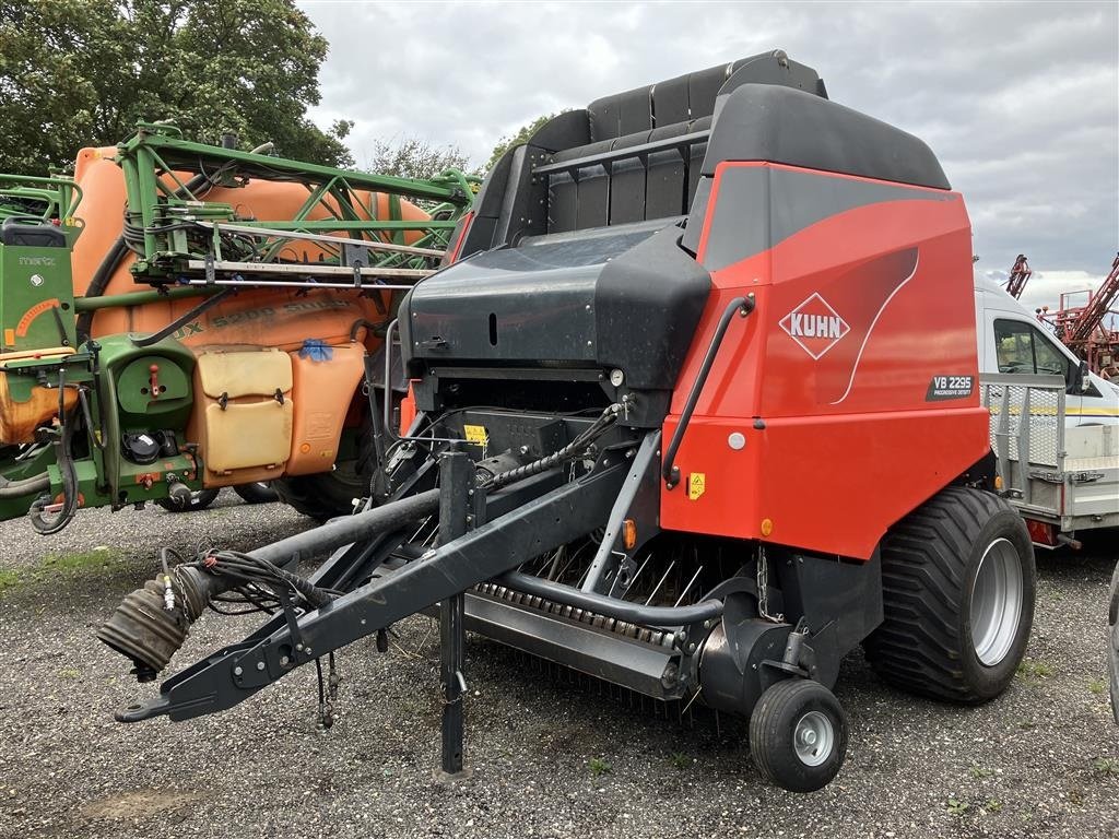 Rundballenpresse от тип Kuhn VB 2295, Gebrauchtmaschine в Roskilde (Снимка 2)