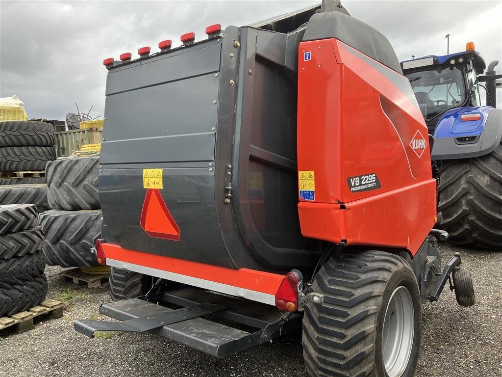 Rundballenpresse от тип Kuhn VB 2295, Gebrauchtmaschine в Roskilde (Снимка 3)