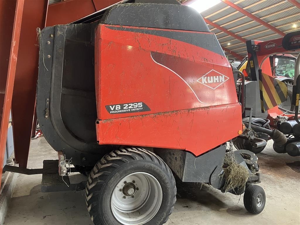 Rundballenpresse tip Kuhn VB 2295, Gebrauchtmaschine in Roskilde (Poză 2)