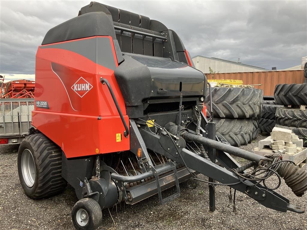 Rundballenpresse от тип Kuhn VB 2295, Gebrauchtmaschine в Roskilde (Снимка 1)