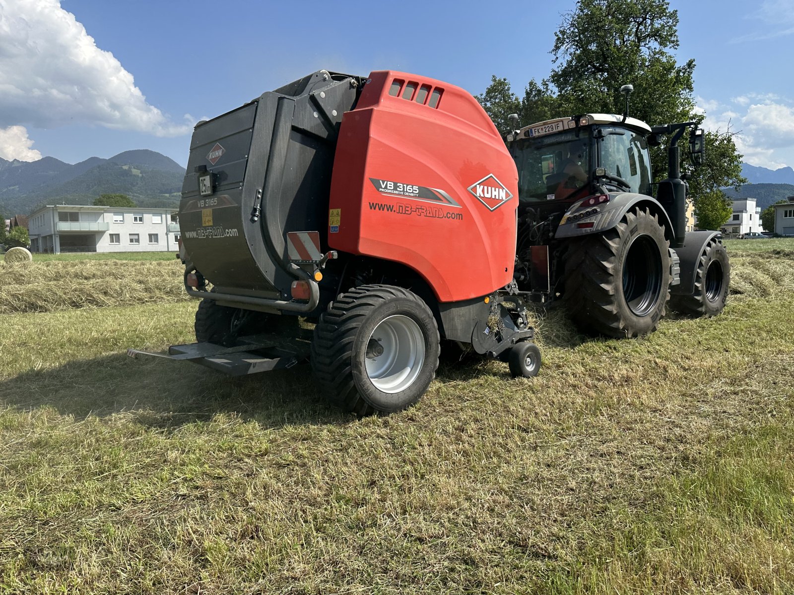 Rundballenpresse typu Kuhn VB 3165 OC 23 es wurde nur Heu Stroh gepresst- Wie neu!, Gebrauchtmaschine w Rankweil (Zdjęcie 2)