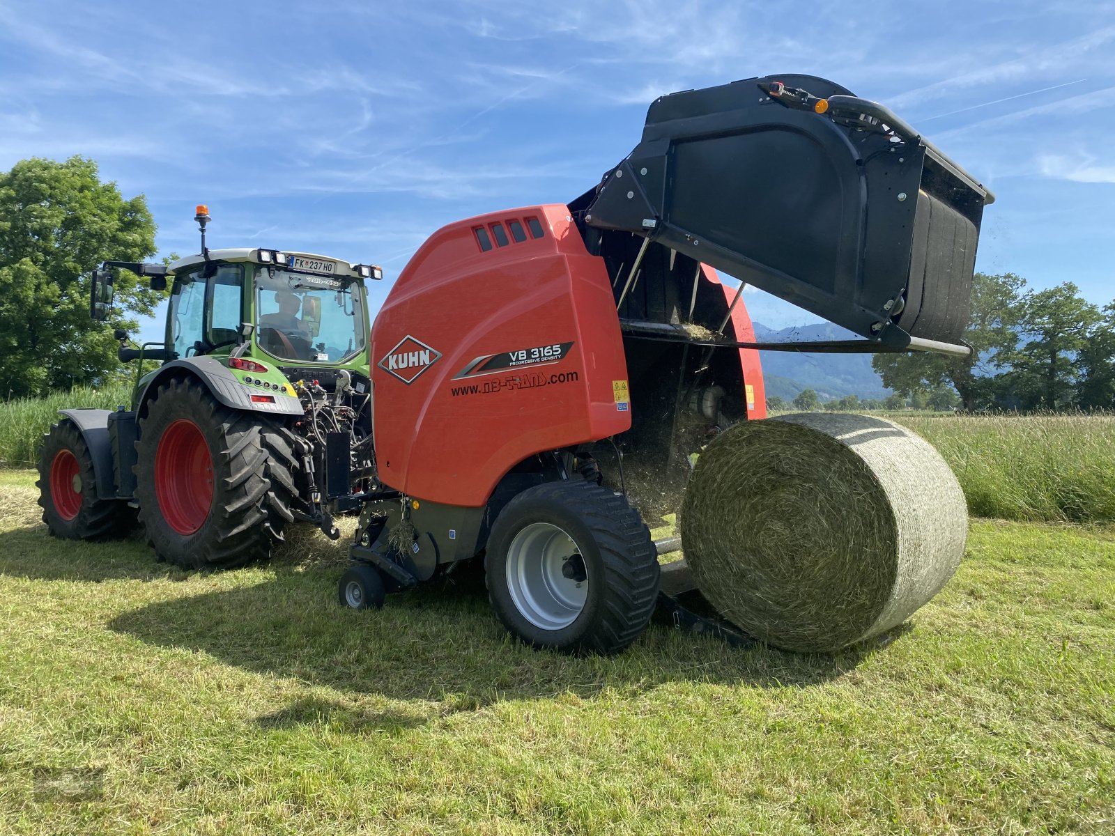 Rundballenpresse typu Kuhn VB 3165 OC 23 es wurde nur Heu Stroh gepresst- Wie neu!, Gebrauchtmaschine v Rankweil (Obrázok 7)