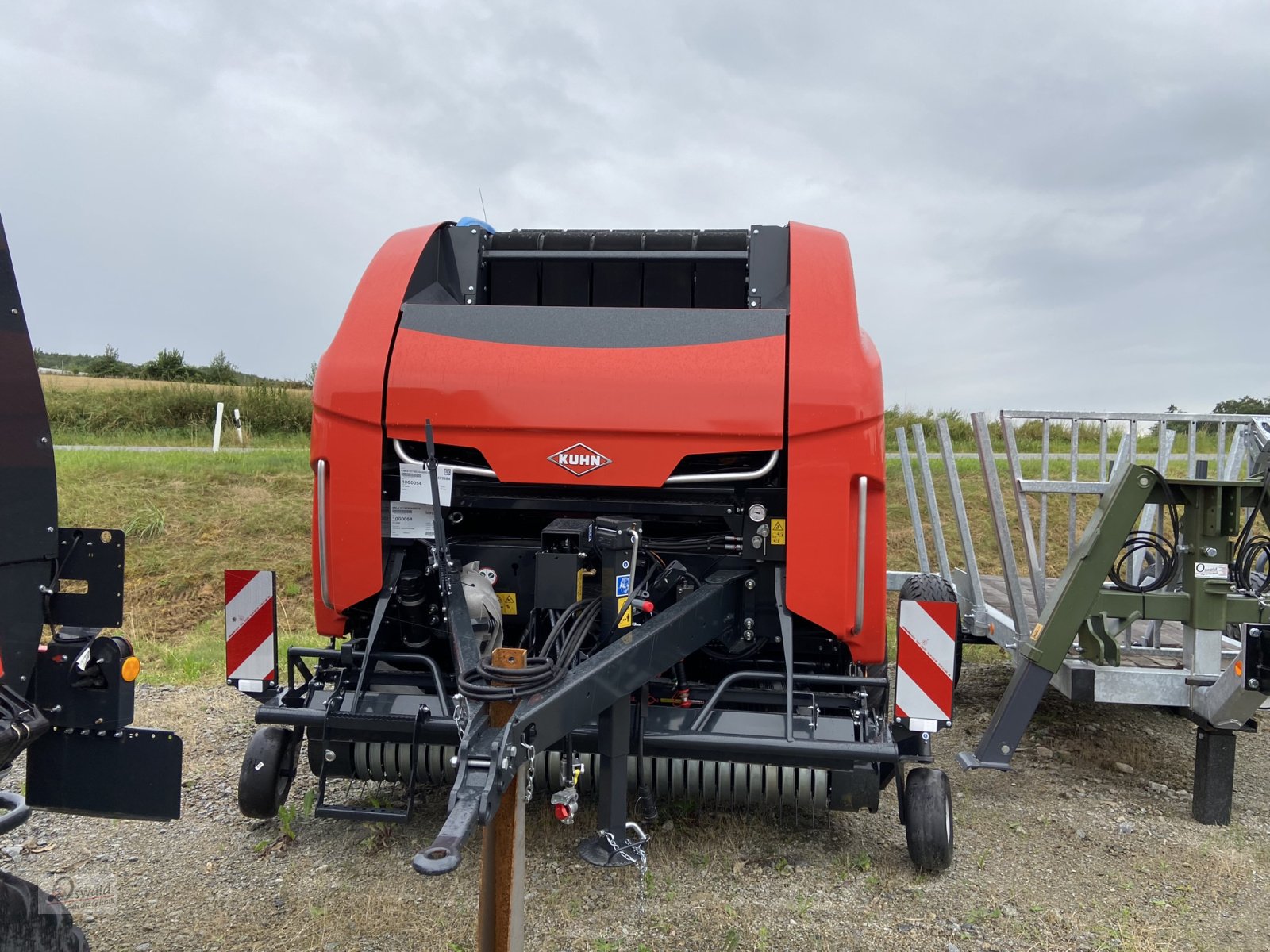 Rundballenpresse of the type Kuhn VB 3260 OC23, Neumaschine in Iggensbach (Picture 3)