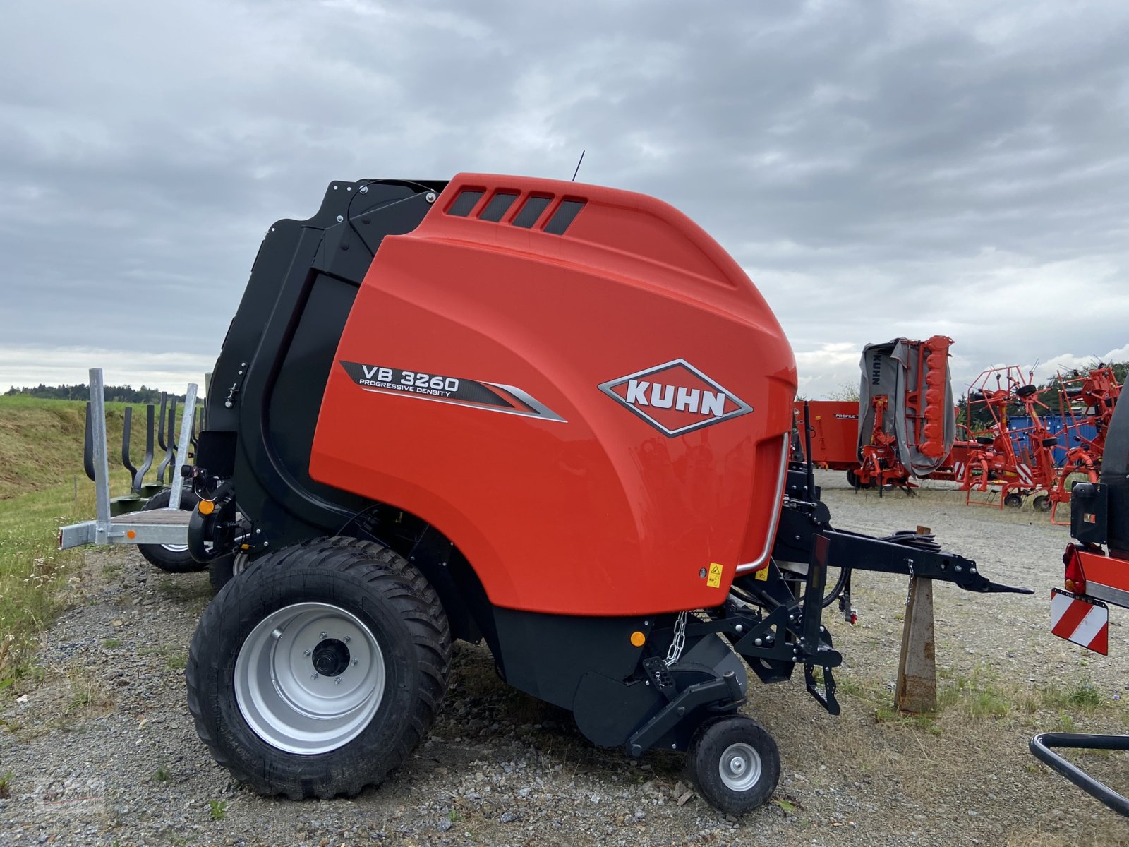 Rundballenpresse от тип Kuhn VB 3260 OC23, Neumaschine в Iggensbach (Снимка 4)