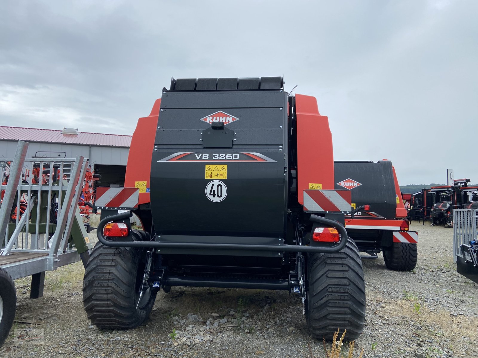 Rundballenpresse of the type Kuhn VB 3260 OC23, Neumaschine in Iggensbach (Picture 7)