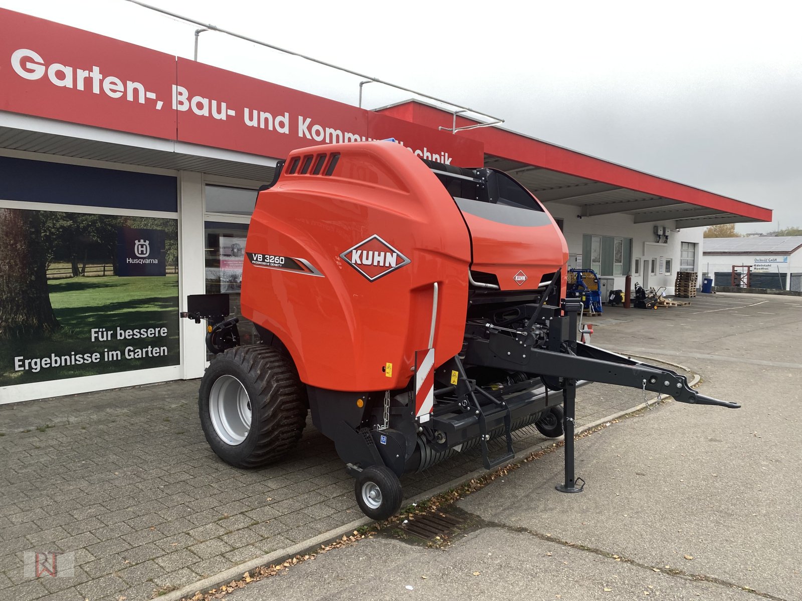 Rundballenpresse van het type Kuhn VB 3260, Neumaschine in Meßkirch (Foto 1)