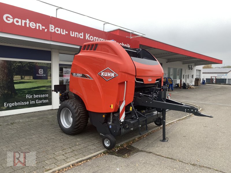 Rundballenpresse del tipo Kuhn VB 3260, Neumaschine In Meßkirch