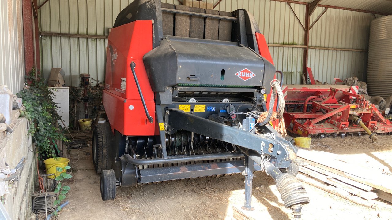 Rundballenpresse van het type Kuhn VB2160, Gebrauchtmaschine in CORMENON (Foto 2)