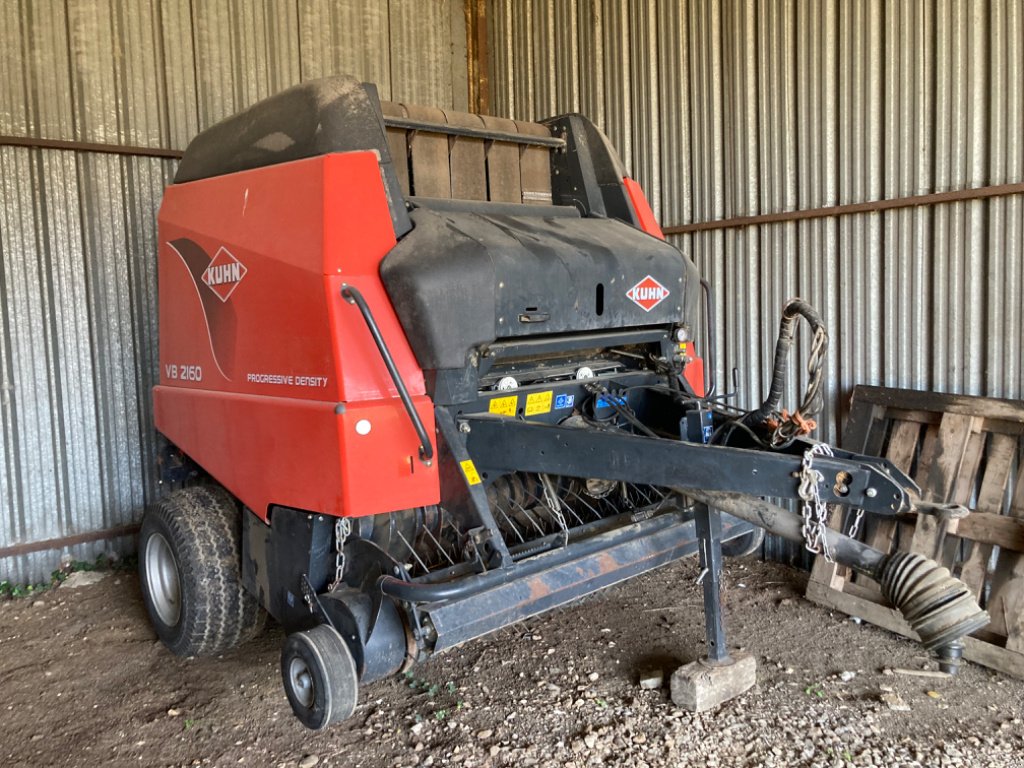 Rundballenpresse van het type Kuhn VB2160, Gebrauchtmaschine in CORMENON (Foto 1)