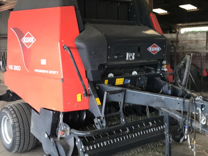 Rundballenpresse del tipo Kuhn Vb2160, Gebrauchtmaschine en Val Mont