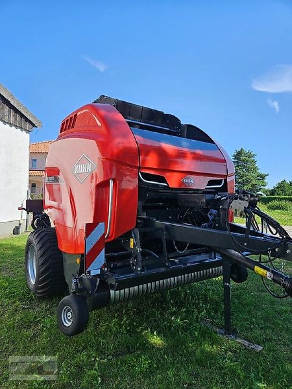 Rundballenpresse del tipo Kuhn VB3290, Neumaschine In Flessau (Immagine 13)