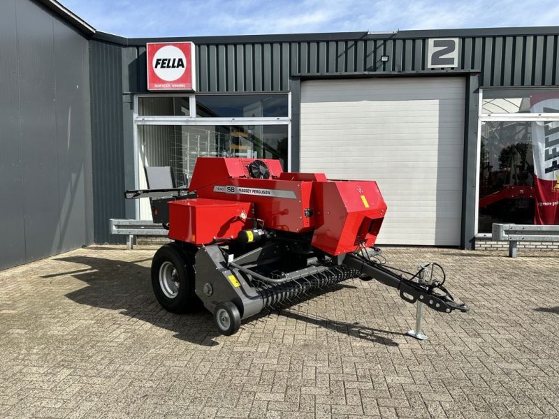 Rundballenpresse van het type Massey Ferguson 1840, Neumaschine in MARIENHEEM (Foto 1)