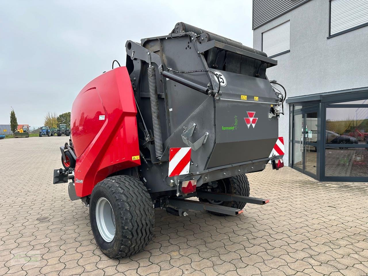 Rundballenpresse Türe ait Massey Ferguson 4180V Xtra, Gebrauchtmaschine içinde Coppenbruegge (resim 9)