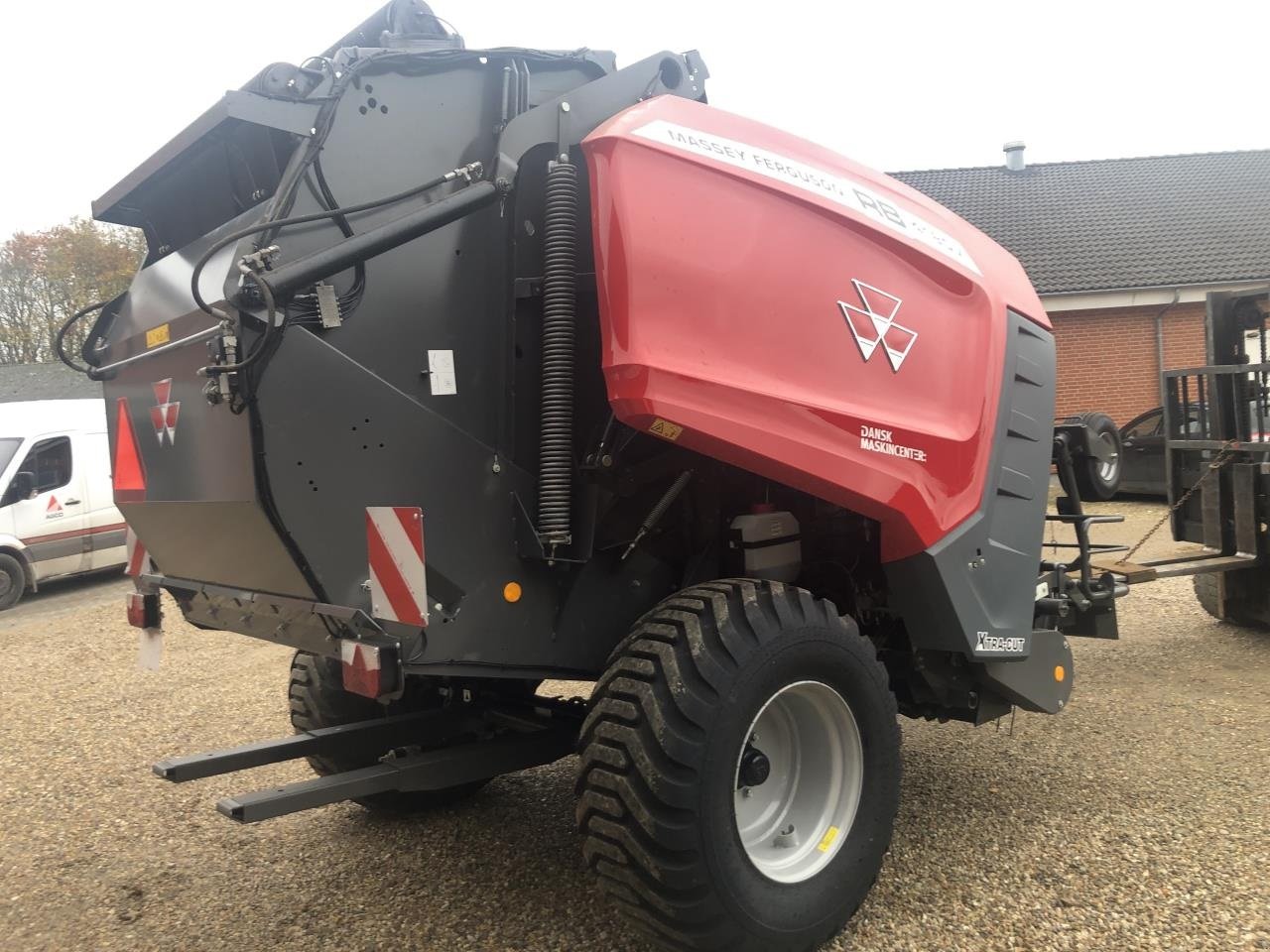 Rundballenpresse del tipo Massey Ferguson RB 4180 V XTRA, Gebrauchtmaschine In Videbæk (Immagine 4)