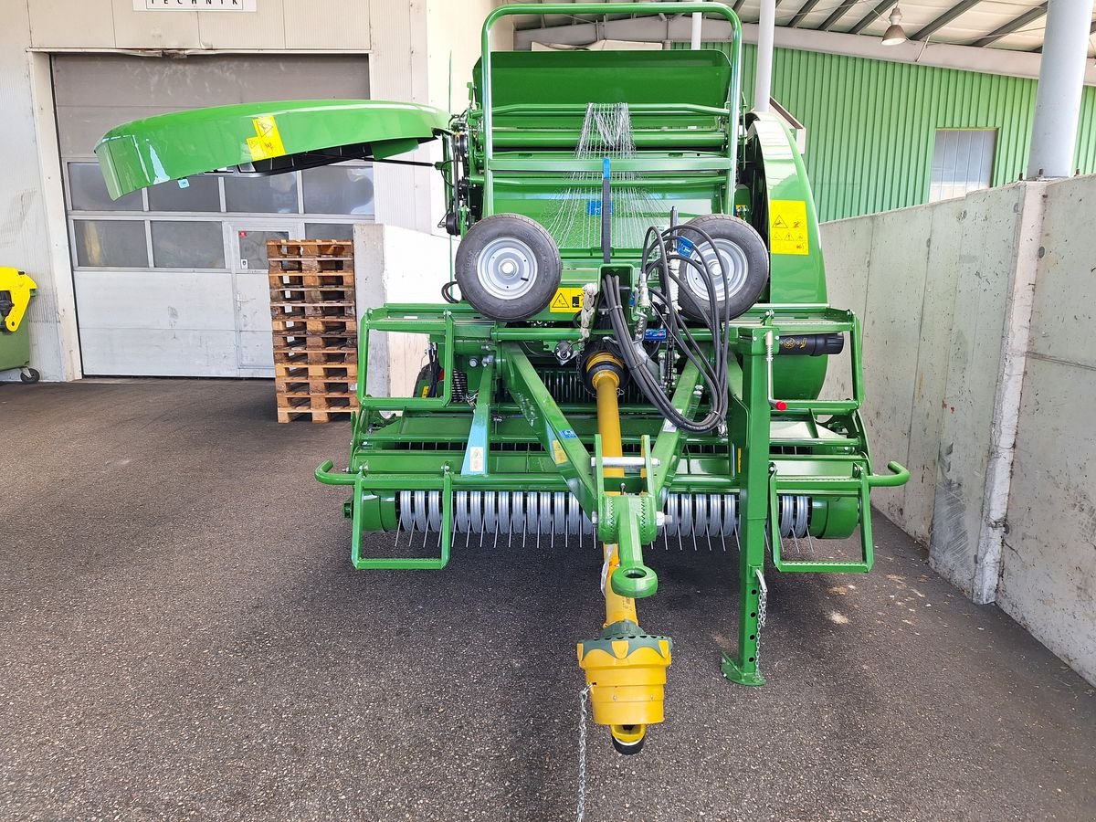 Rundballenpresse des Typs McHale F 5400 C, Neumaschine in Bergheim (Bild 4)