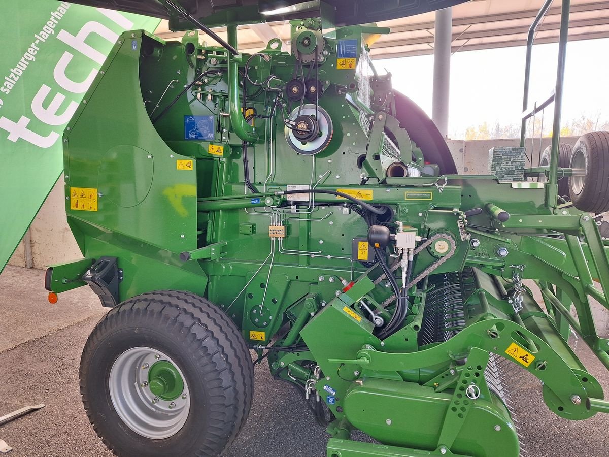 Rundballenpresse van het type McHale F 5400 C, Neumaschine in Bergheim (Foto 5)