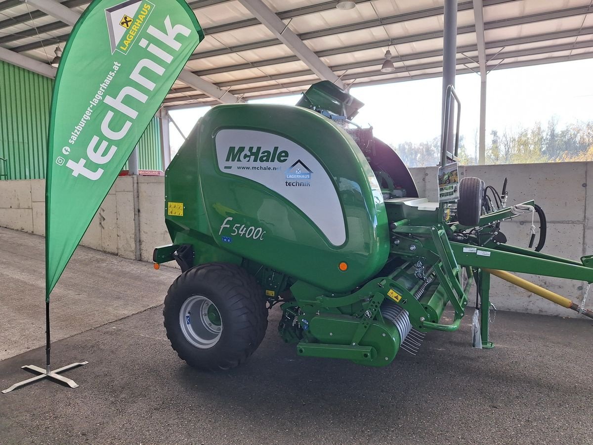 Rundballenpresse van het type McHale F 5400 C, Neumaschine in Bergheim (Foto 1)