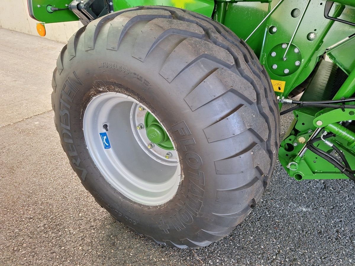 Rundballenpresse van het type McHale F 5400 C, Neumaschine in Bergheim (Foto 5)