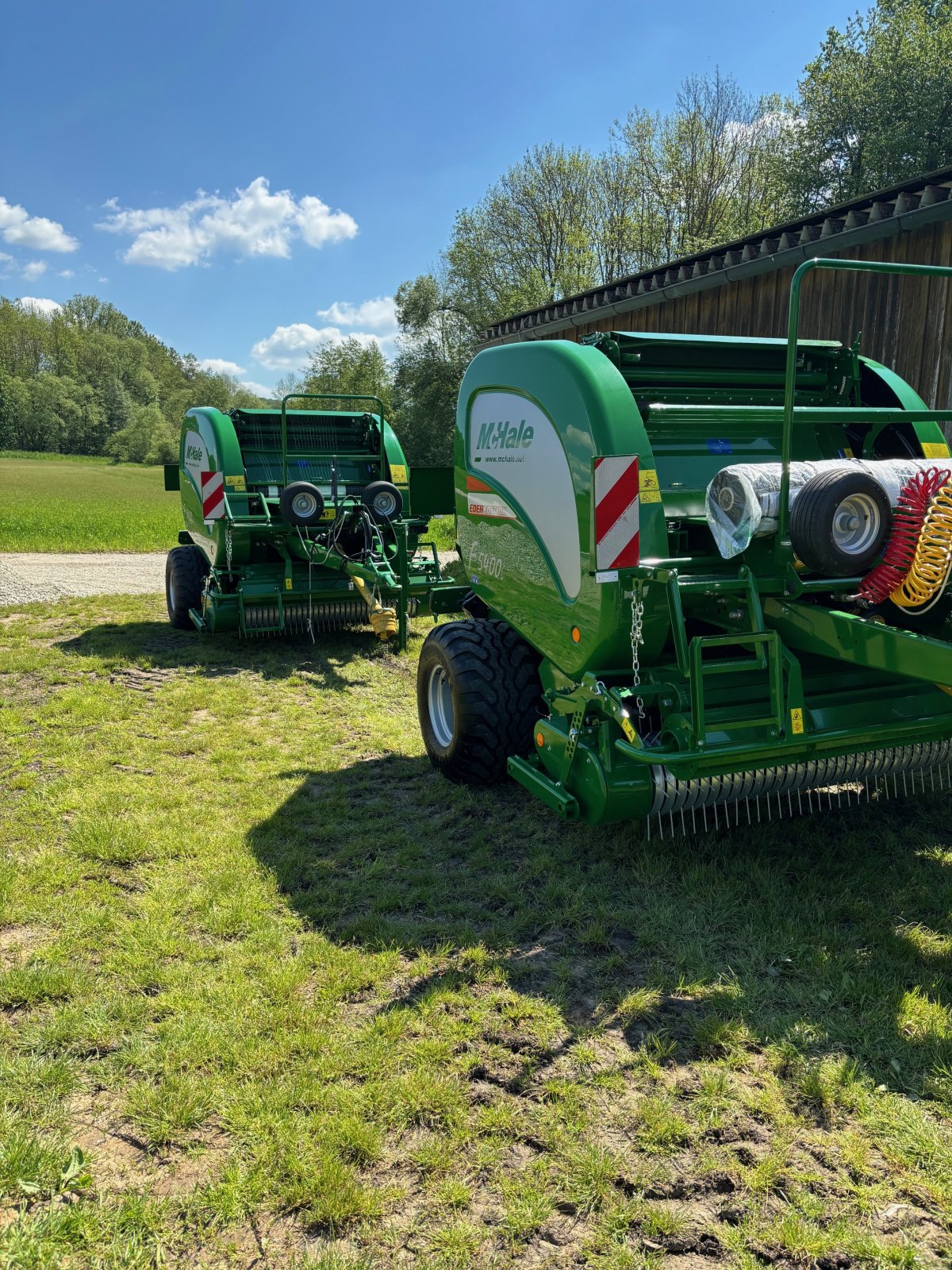 Rundballenpresse del tipo McHale F 5400 C, Gebrauchtmaschine In Ebensfeld (Immagine 1)