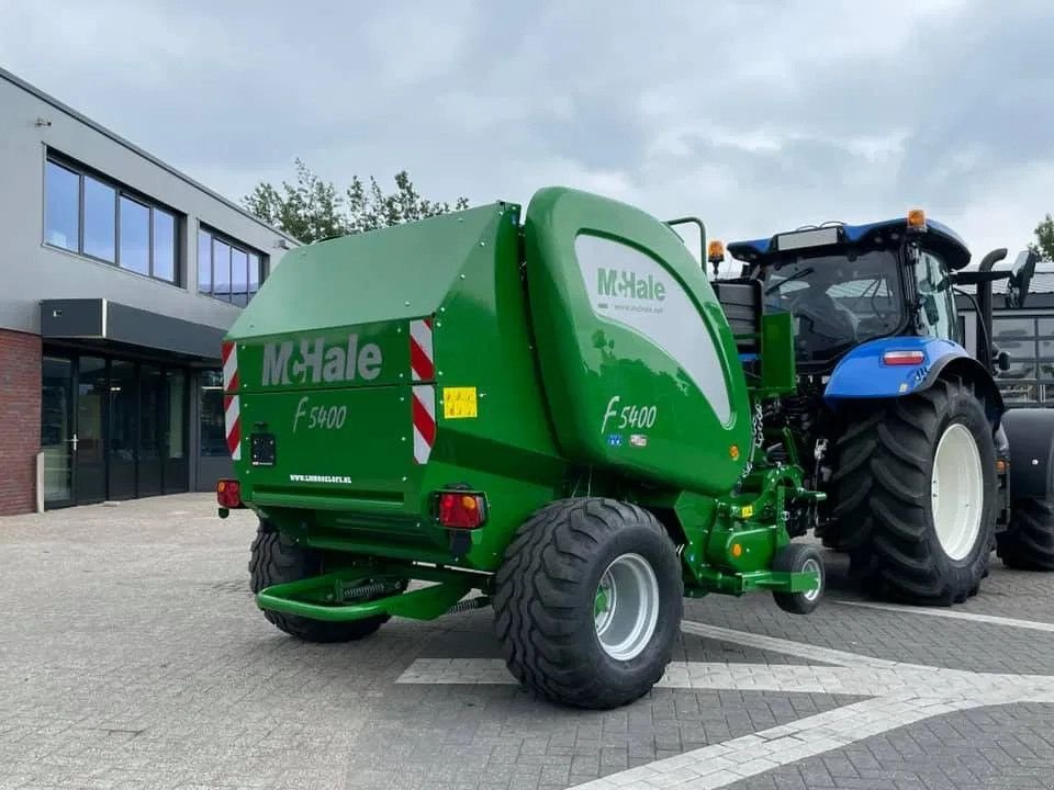 Rundballenpresse of the type McHale F5400, Gebrauchtmaschine in BENNEKOM (Picture 2)