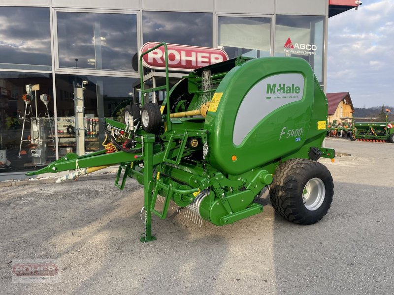 Rundballenpresse van het type McHale F5400C, Neumaschine in Wieselburg Land