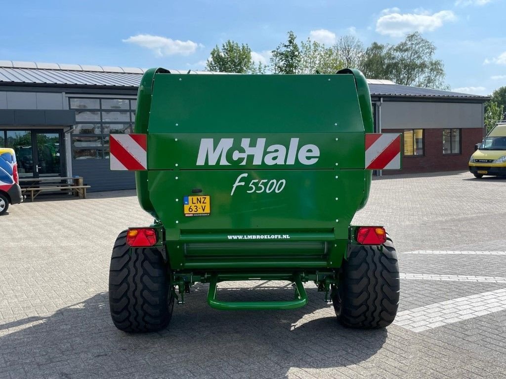 Rundballenpresse van het type McHale F5500, Neumaschine in BENNEKOM (Foto 4)