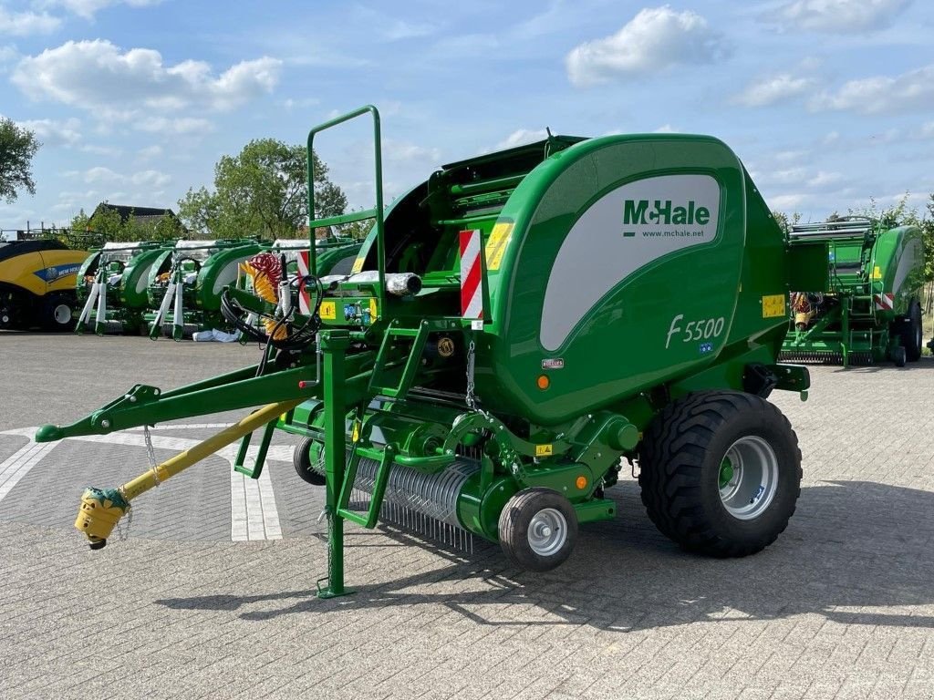 Rundballenpresse van het type McHale F5500, Neumaschine in BENNEKOM (Foto 5)