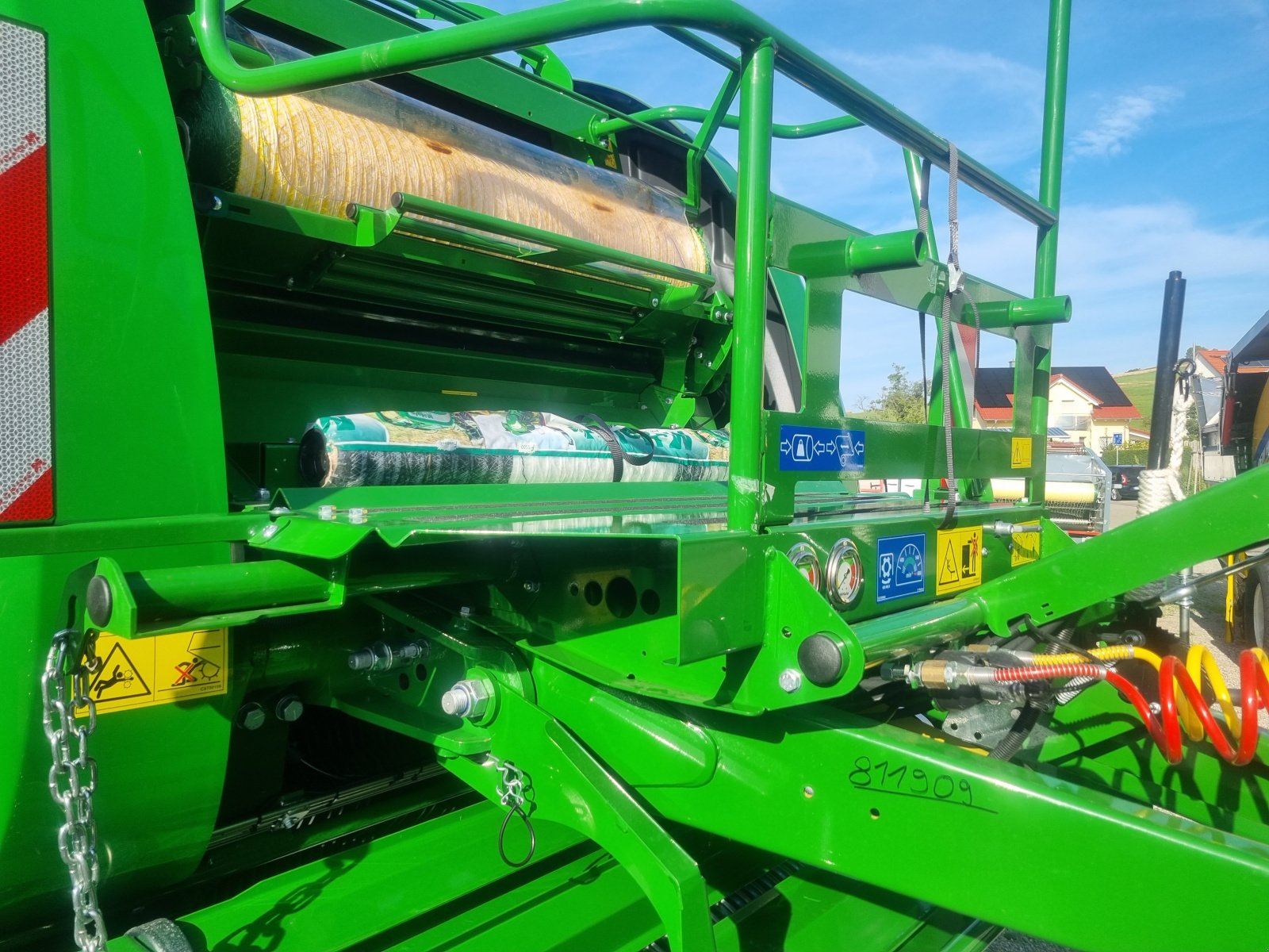 Rundballenpresse van het type McHale V6750, Neumaschine in Sölden (Foto 9)