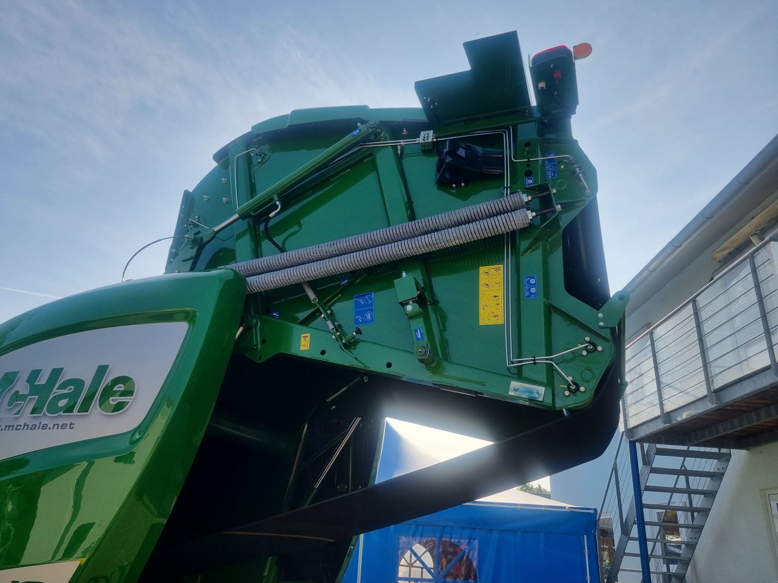 Rundballenpresse van het type McHale V6750, Neumaschine in Sölden (Foto 19)