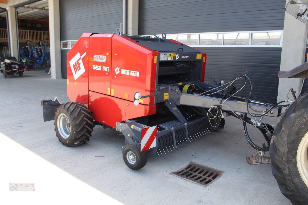 Rundballenpresse van het type Metal-Fach RN 562-Bergprofi-Ballenpresse, Neumaschine in Eberschwang (Foto 11)