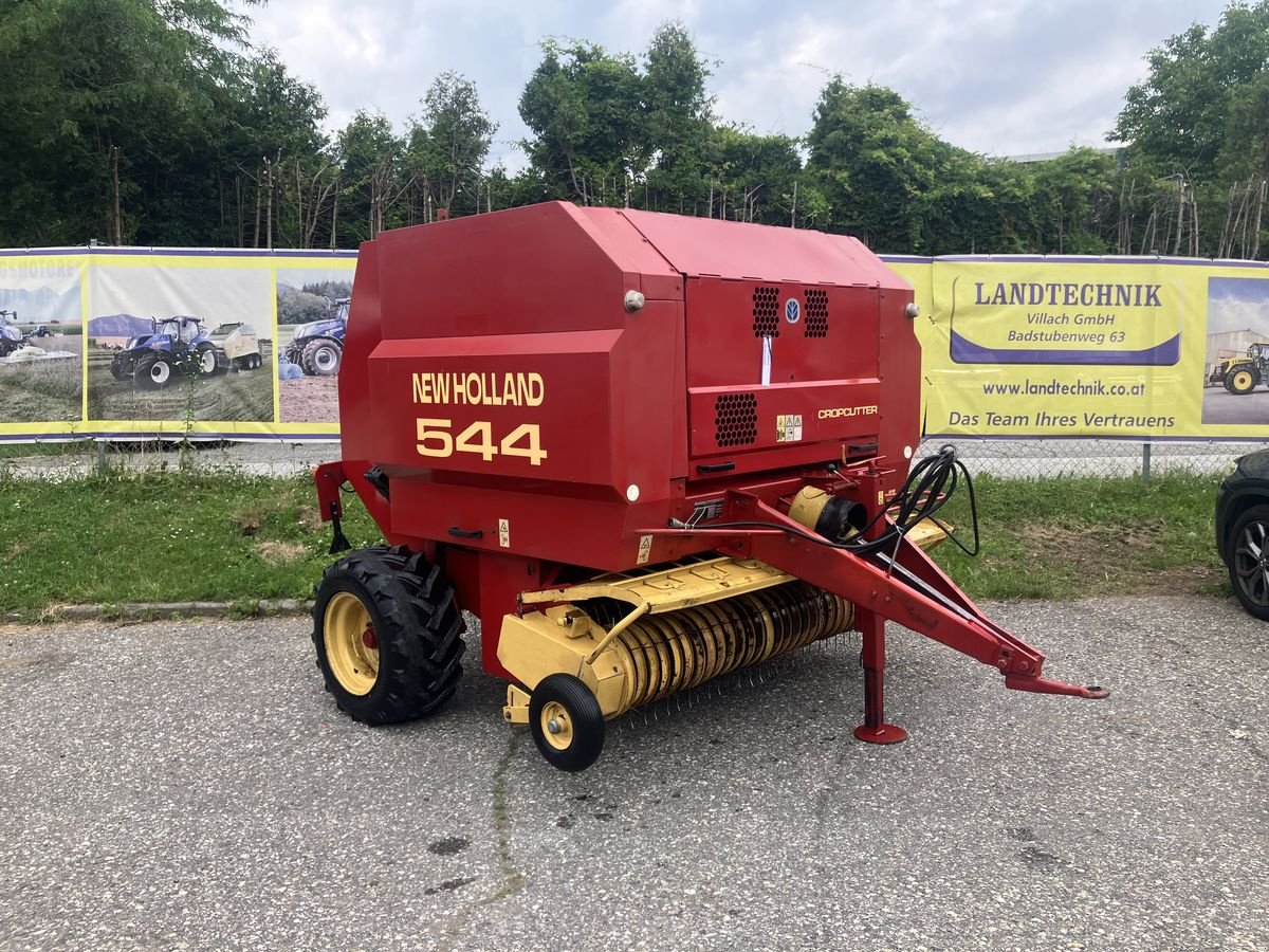 Rundballenpresse du type New Holland 544 CC, Gebrauchtmaschine en Villach (Photo 2)