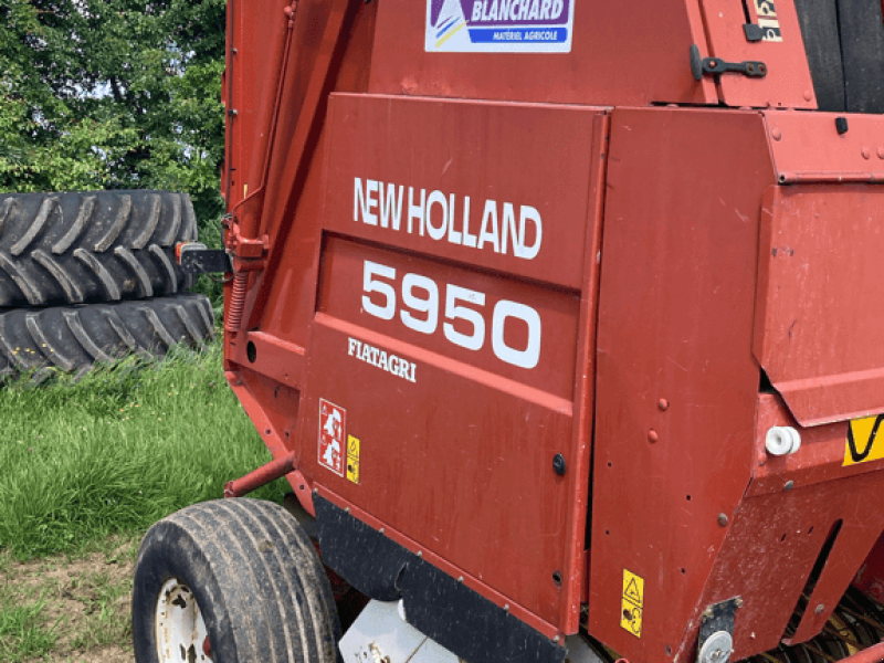 Rundballenpresse van het type New Holland 5950, Gebrauchtmaschine in CINTHEAUX (Foto 1)