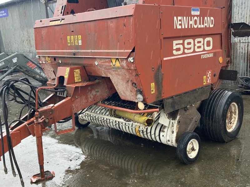 Rundballenpresse of the type New Holland 5980, Gebrauchtmaschine in TREMEUR (Picture 1)