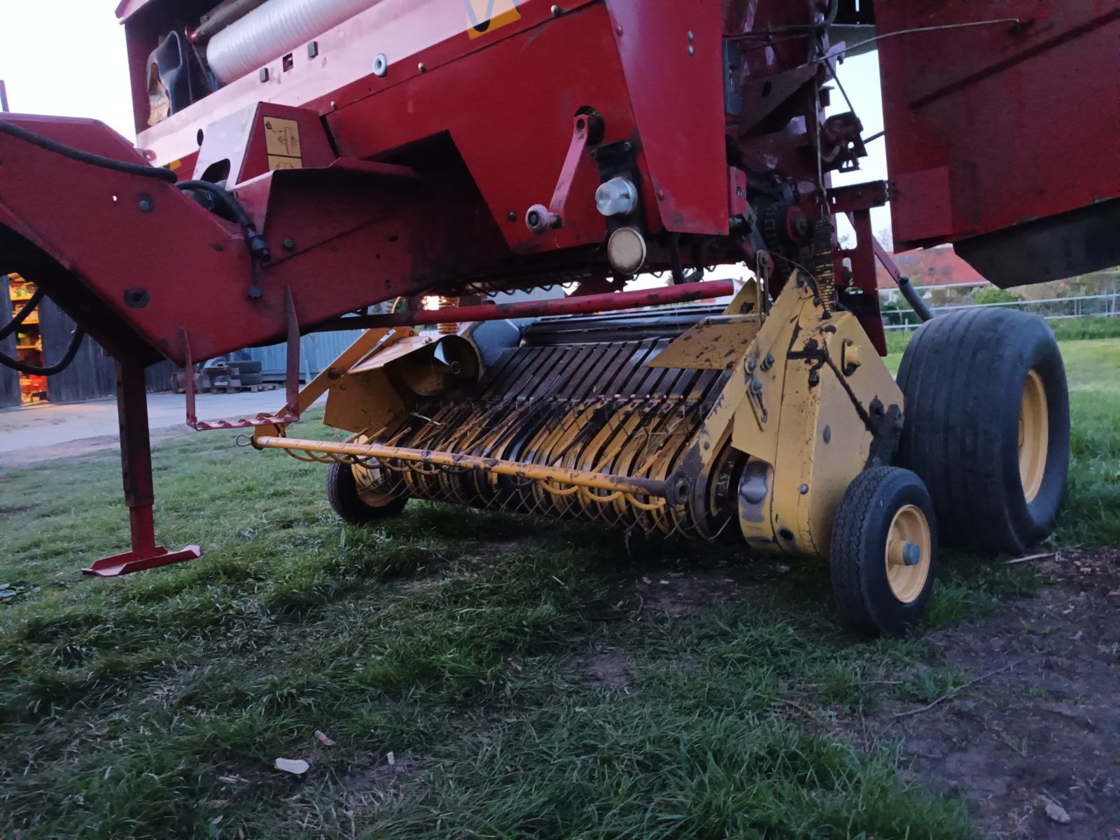 Rundballenpresse van het type New Holland 644, Gebrauchtmaschine in Moritzburg (Foto 2)